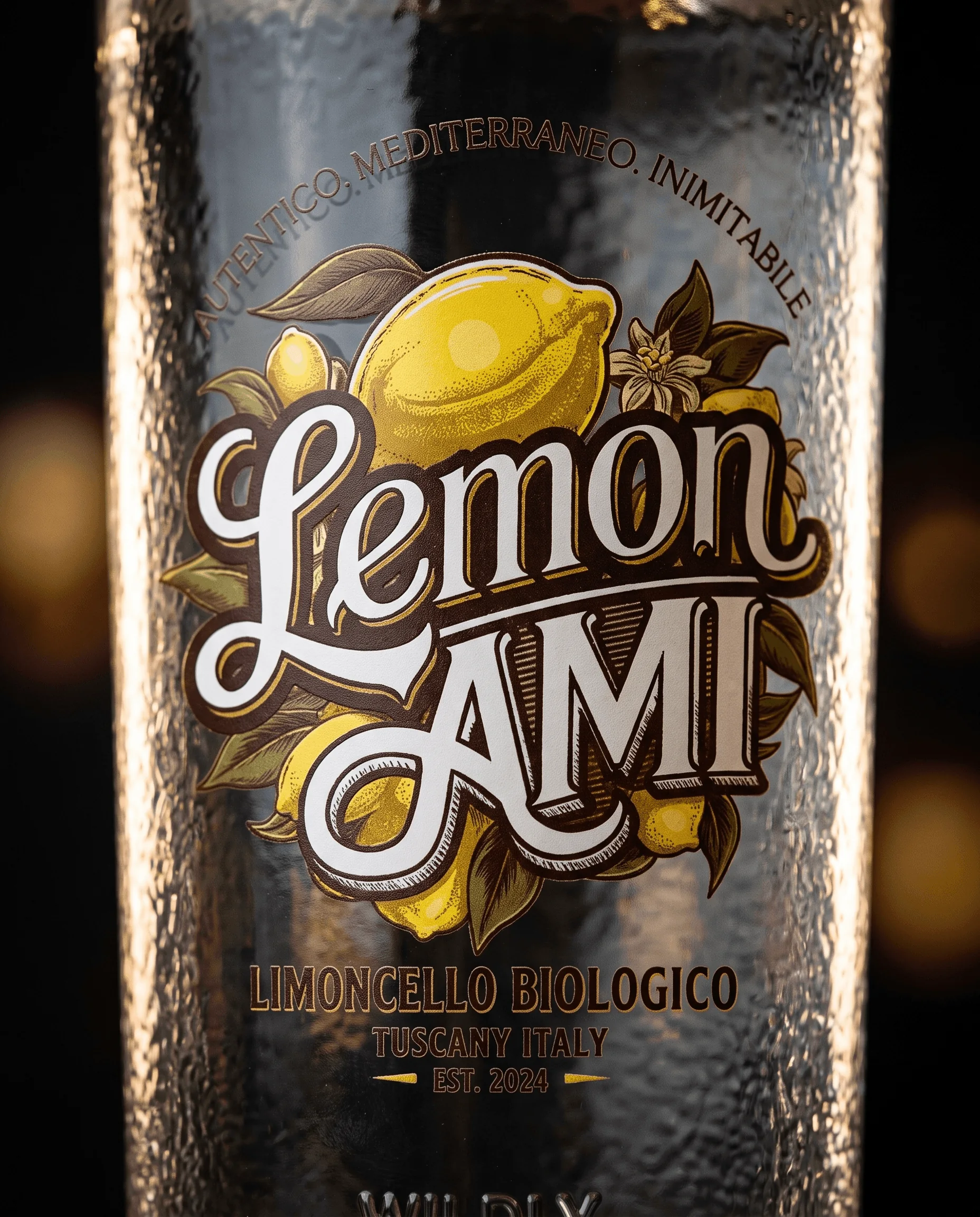 Etichetta Lemonami Limoncello Biologico sulla bottiglia di vetro